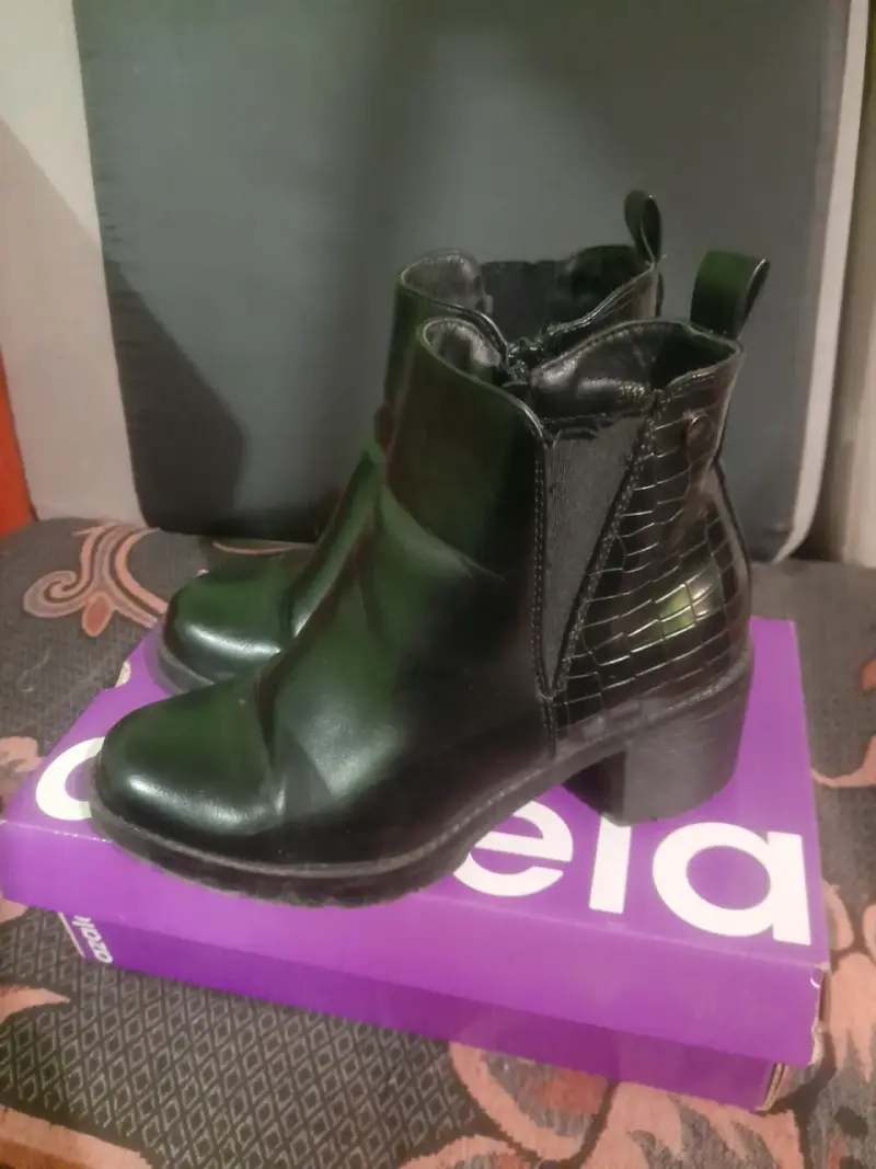 Botines de cuero negro con tacón bajo - 4