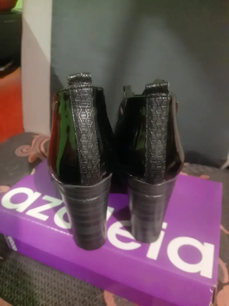 Botines de charol negro con taco alto - 3