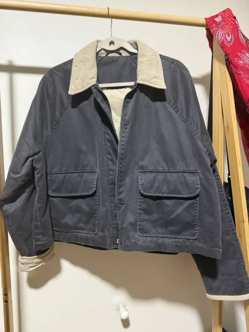 Chaqueta de algodón gris con cuello beige - 2