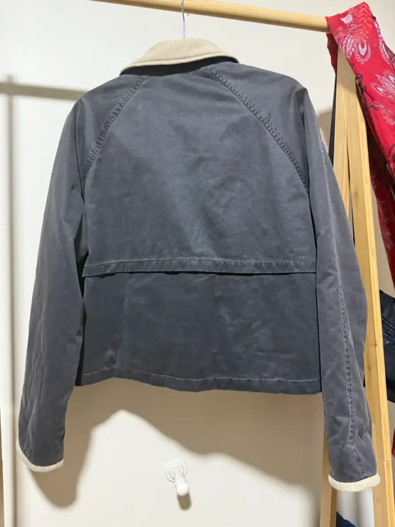 Chaqueta de algodón gris con cuello beige - 3