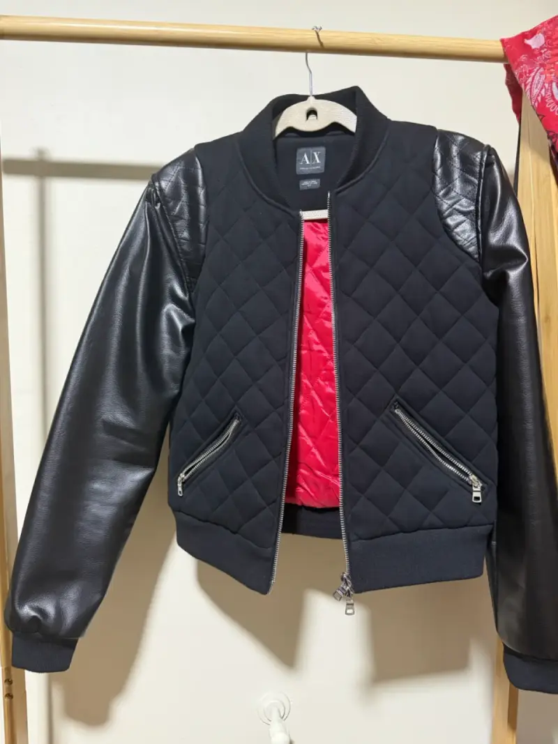 Chaqueta bomber negra Armani Exchange con mangas de cuero - 1