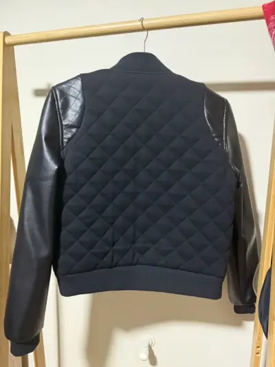 Chaqueta bomber negra Armani Exchange con mangas de cuero - miniatura 4