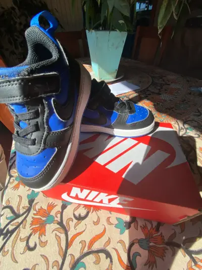 Zapatillas deportivas para niños Nike azul y negro - miniatura 1