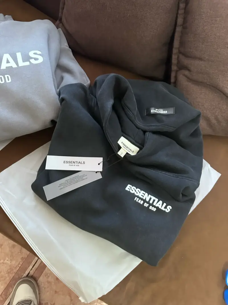 Poleras Essentials y Comme des Garçons de algodón - 2