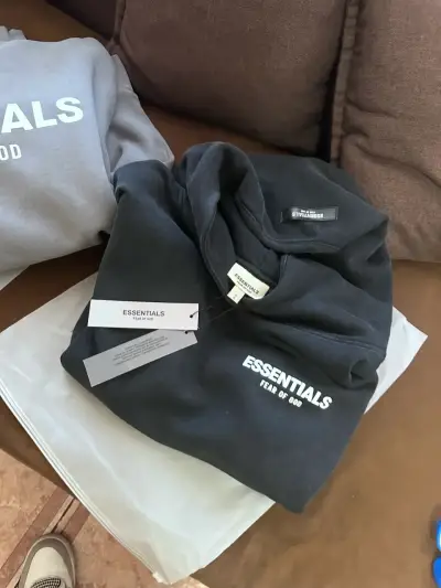 Poleras Essentials y Comme des Garçons de algodón - miniatura 2