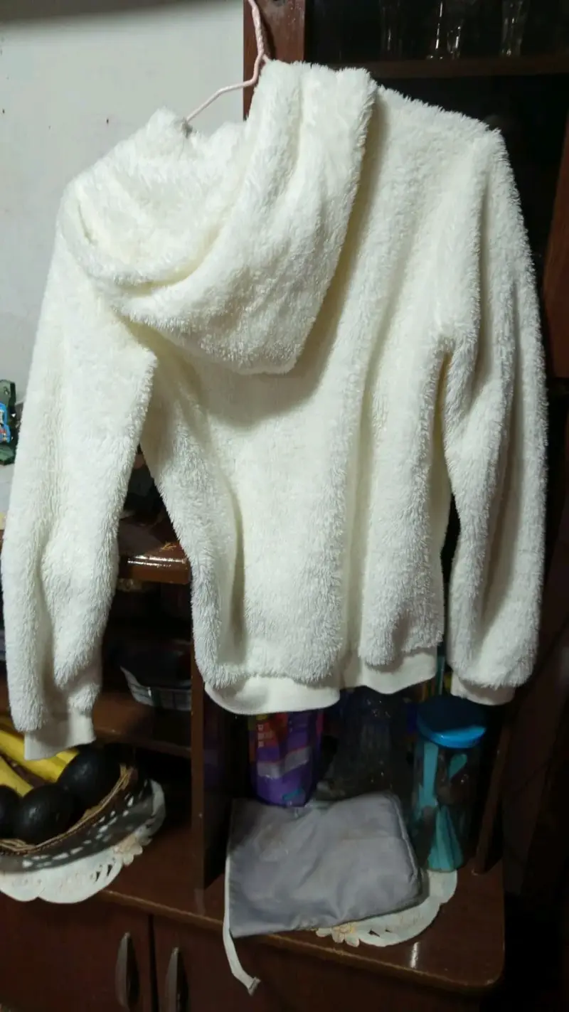 Chaqueta de felpa blanca con capucha y estrella - 2