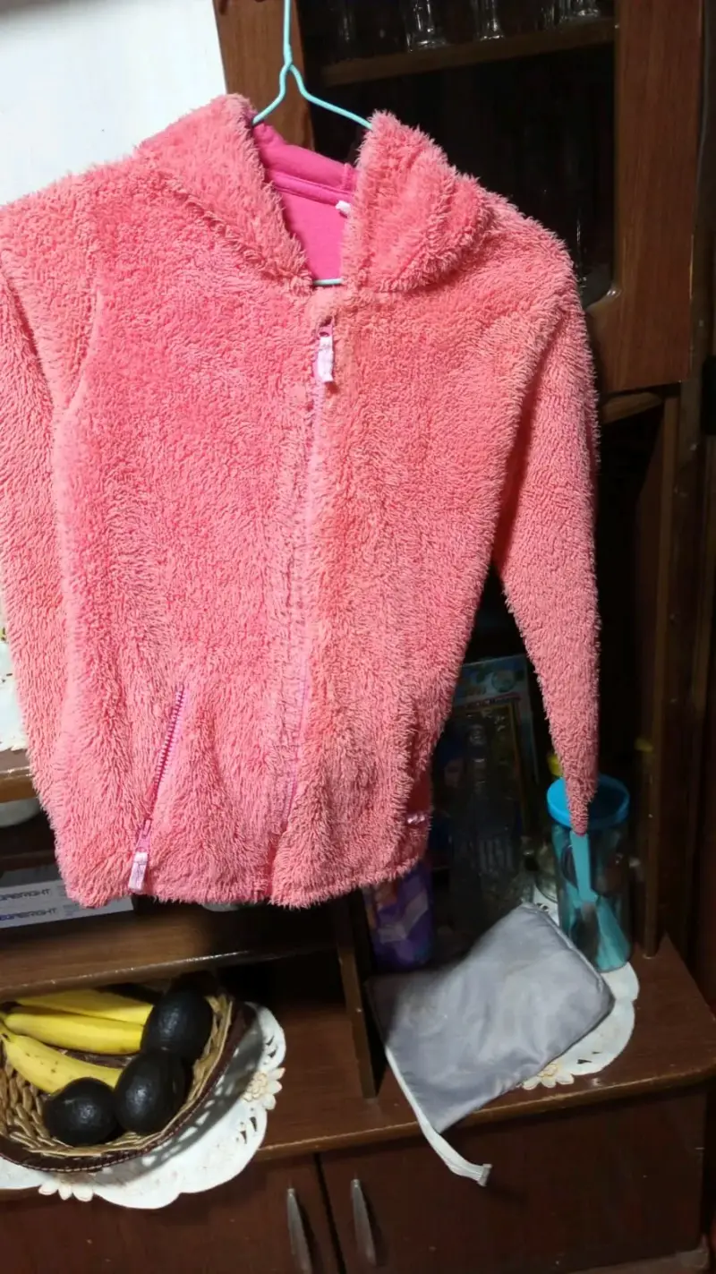 Chaqueta de felpa blanca con capucha y estrella - 3