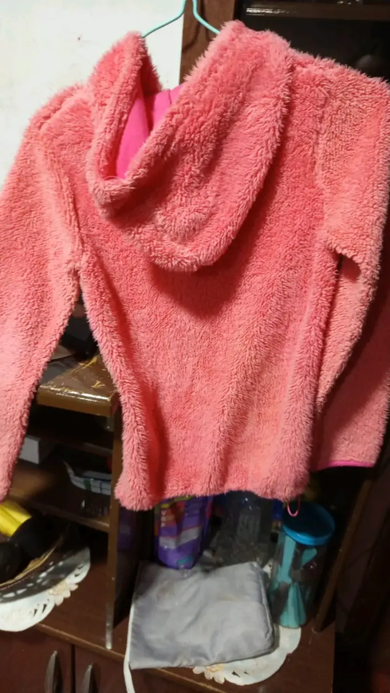 Chaqueta de felpa blanca con capucha y estrella - 4