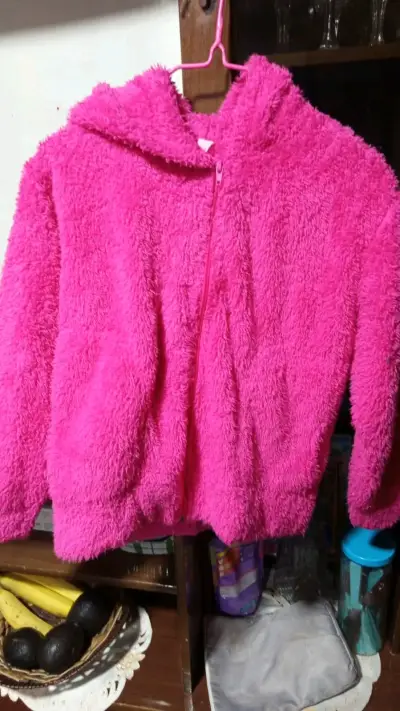 Chaqueta de felpa rosada con capucha para mujer - miniatura 1