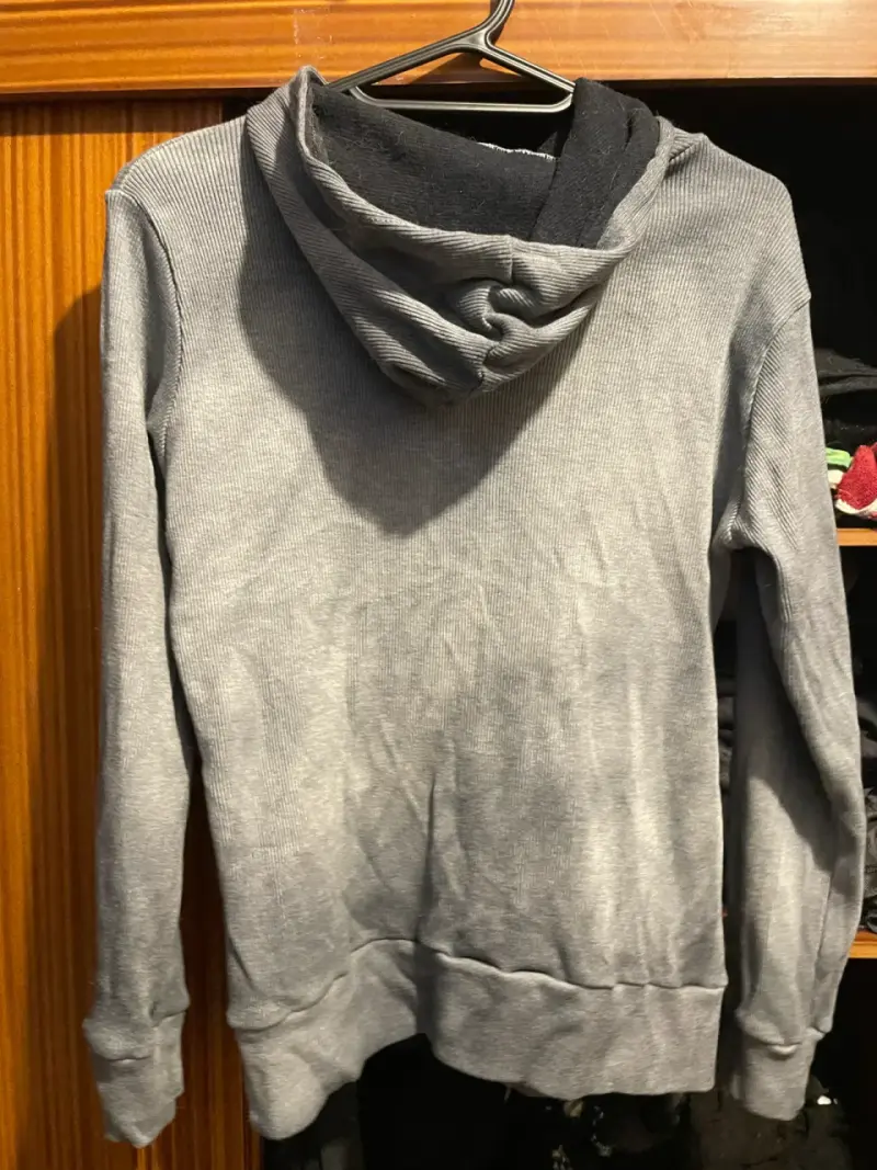 Polerón gris con capucha AC/DC para mujer - 3