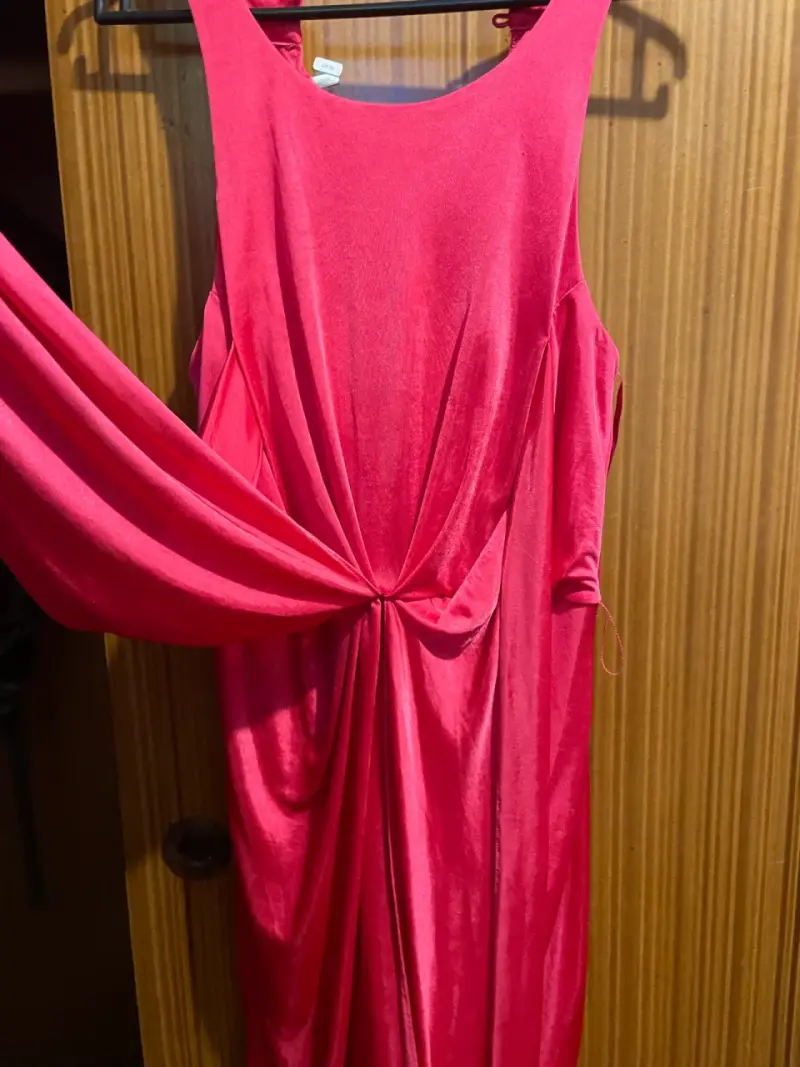 Vestido rojo elegante con drapeado - 2