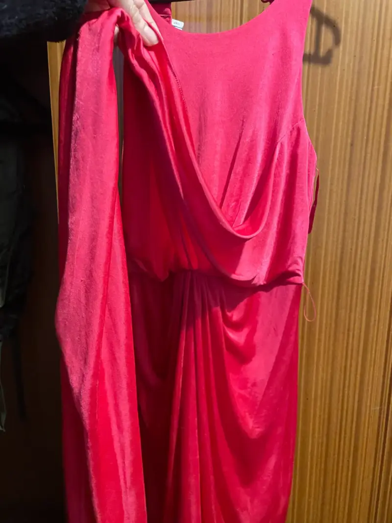 Vestido rojo elegante con drapeado - 3
