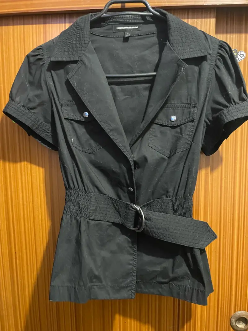 Blusa negra con cinturón Express Design Studio - 2