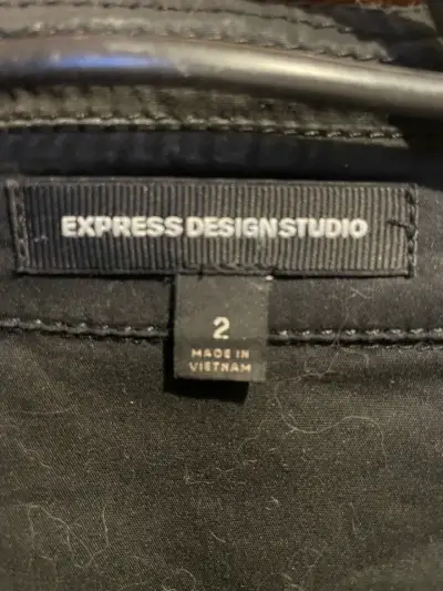 Blusa negra con cinturón Express Design Studio - miniatura 6
