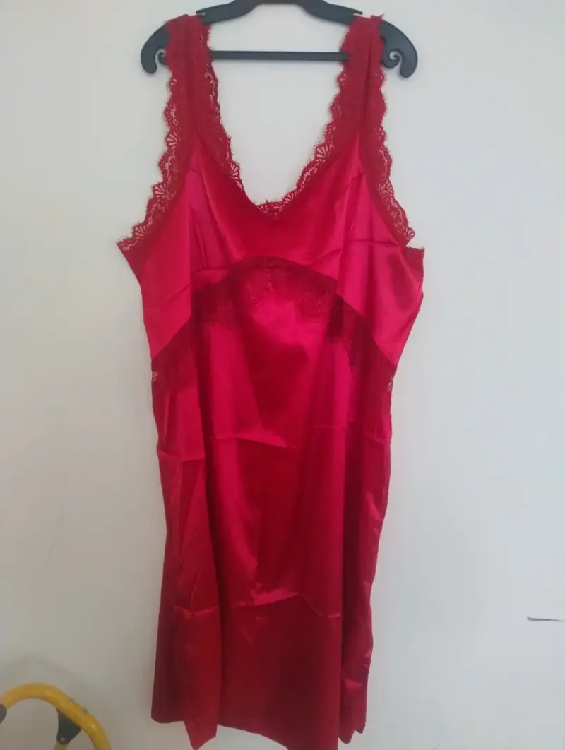 Camisón de satén rojo con encaje - 3
