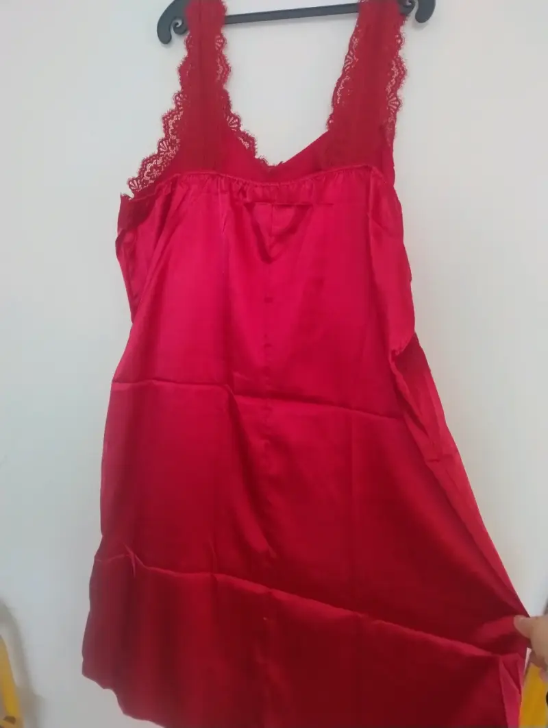 Camisón de satén rojo con encaje - 4