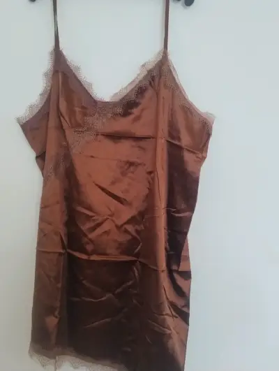 Camisón de satén marrón con encaje 3 XL - miniatura 1