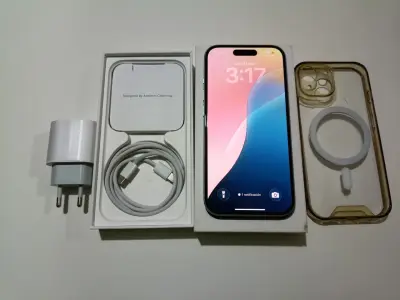 iPhone 15 con accesorios impecable - miniatura 1
