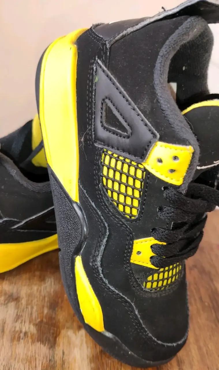 Zapatillas deportivas negras y amarillas para hombre - 2