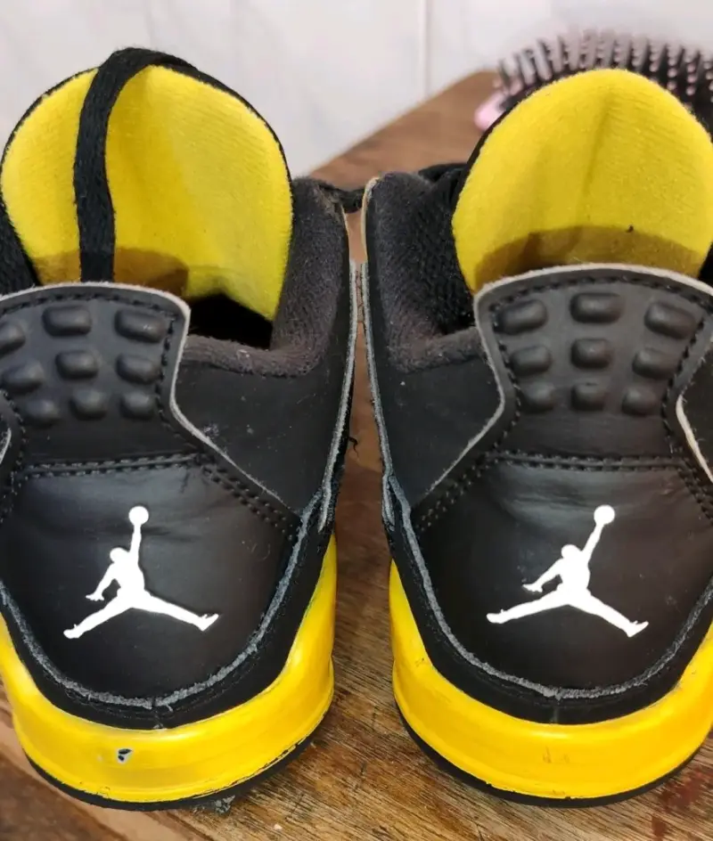 Zapatillas deportivas negras y amarillas para hombre - 3