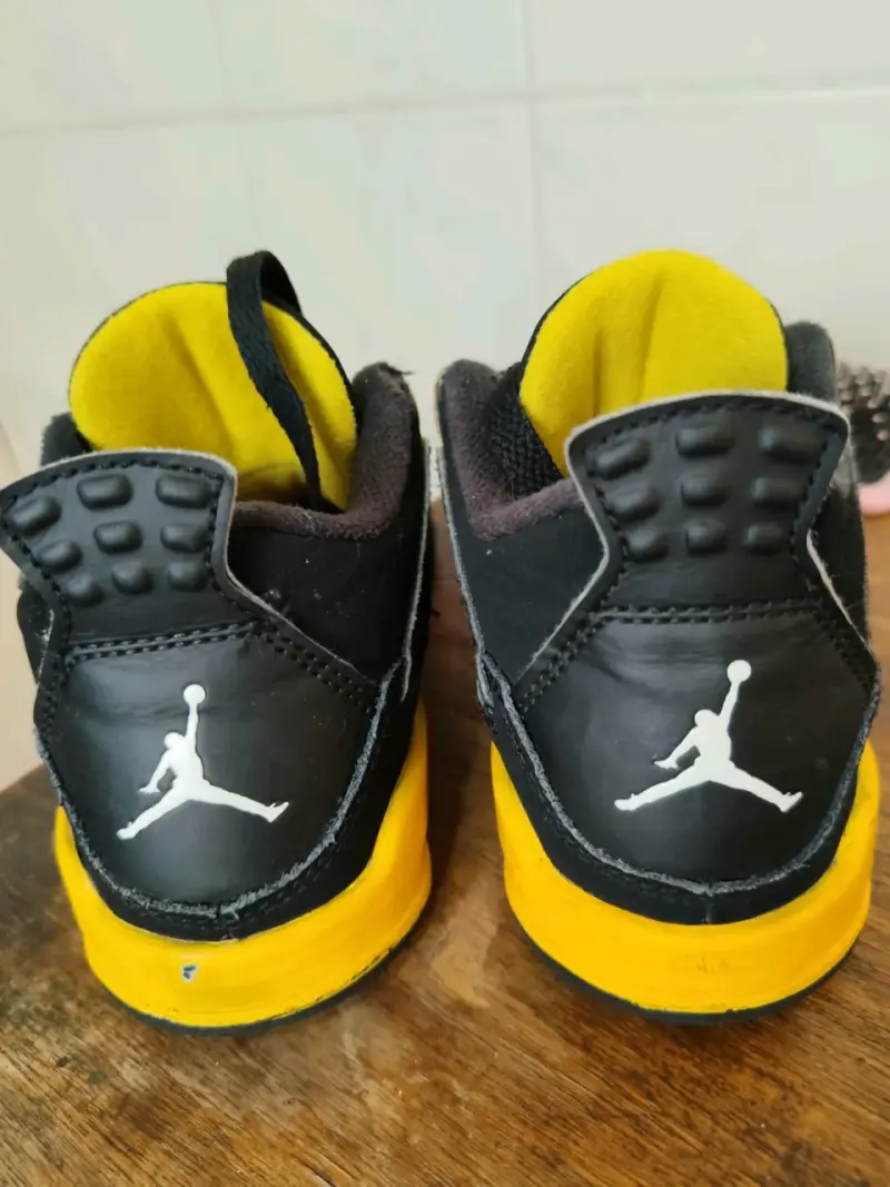 Zapatillas deportivas negras y amarillas para hombre - 5