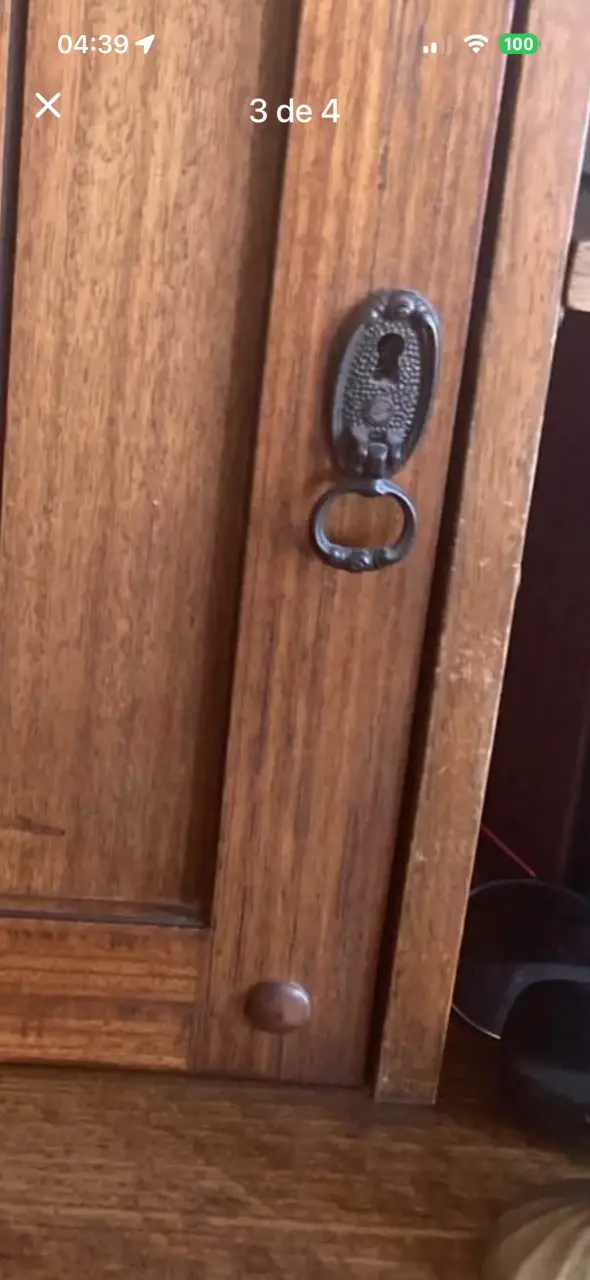 Mueble de madera con estantes y cajones - 3