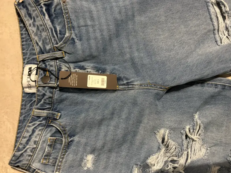 Jeans de mezclilla rasgados Fashion Nova - 4