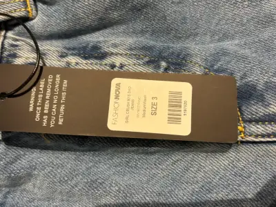 Jeans de mezclilla rasgados Fashion Nova - miniatura 5