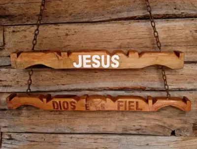 Decoración de madera con frases religiosas - miniatura 1