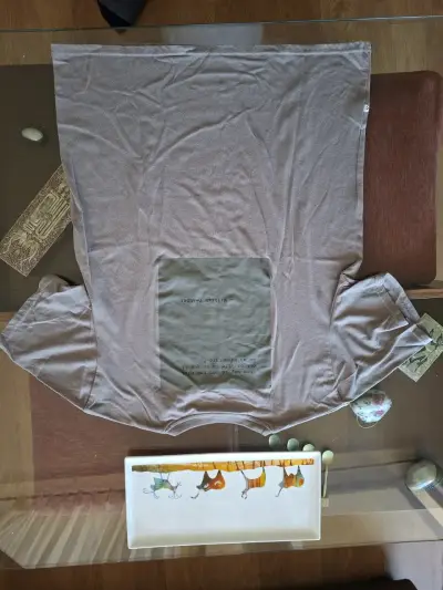 Polera beige de algodón con diseño estampado - miniatura 1