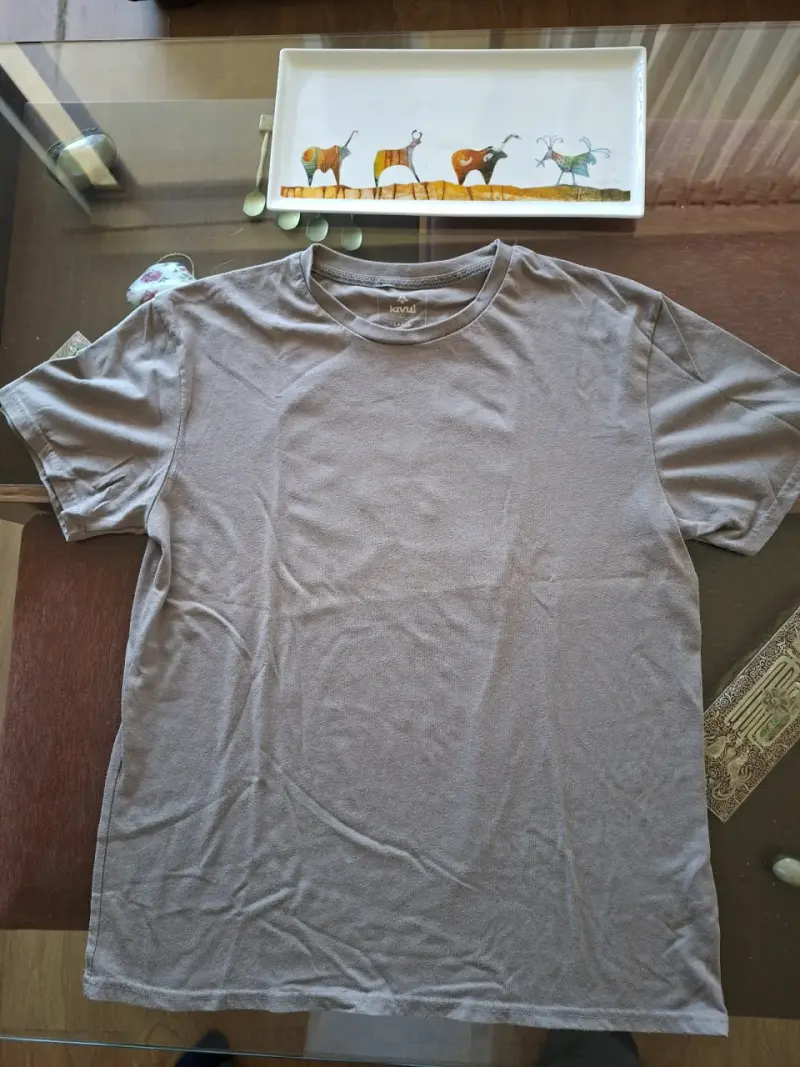 Polera beige de algodón con diseño estampado - 2