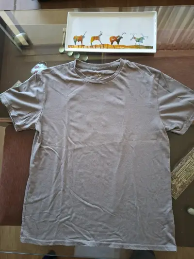 Polera beige de algodón con diseño estampado - miniatura 2