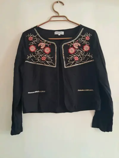 Chaqueta negra bordada con flores Topissima - miniatura 1
