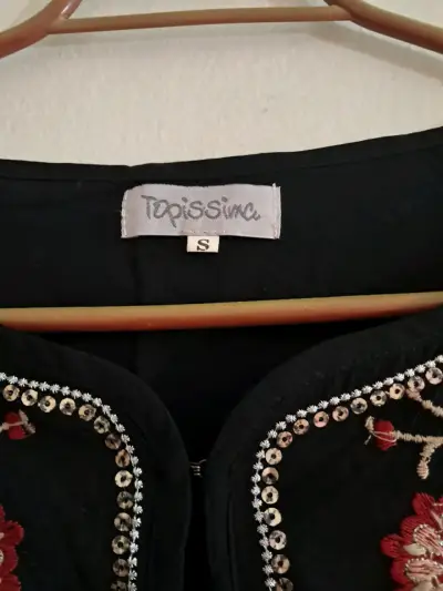 Chaqueta negra bordada con flores Topissima - miniatura 2