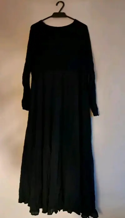 Vestido largo negro elegante para mujer - miniatura 2