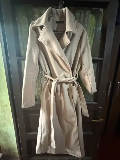Abrigo largo beige con cinturón Shein - miniatura 1