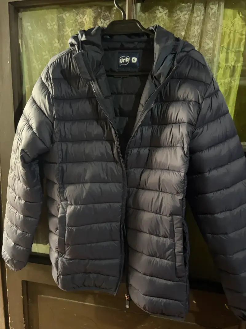 Chaqueta acolchada azul marino con capucha U - 2