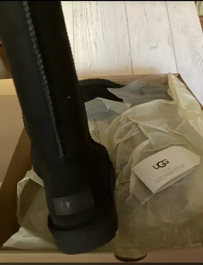 Botas negras de invierno UGG para mujer - miniatura 1
