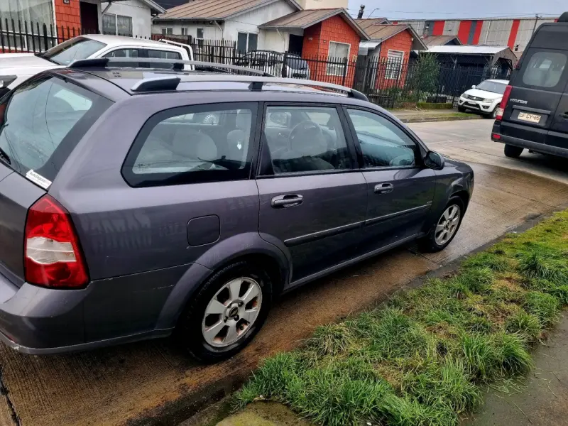 Auto familiar station wagon gris en buen estado - 3