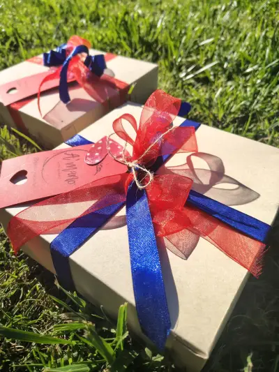 Caja de Regalo Chilena con alfajores - miniatura 1