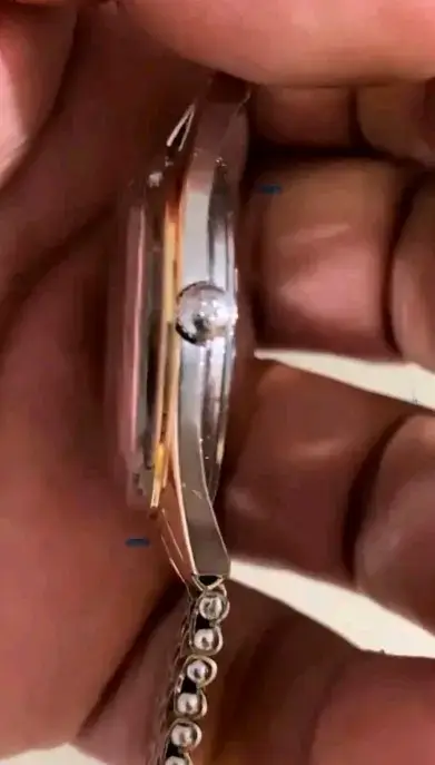 Reloj automático dorado con calendario - miniatura 5