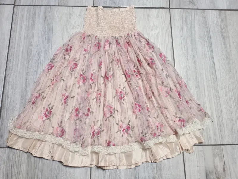 Falda o top de encaje floral rosa con volantes - 1