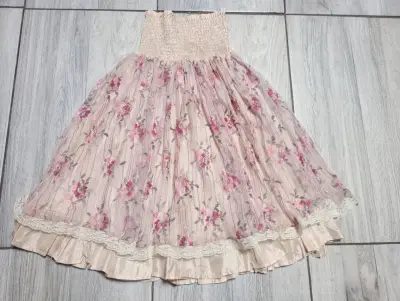 Falda o top de encaje floral rosa con volantes - miniatura 1