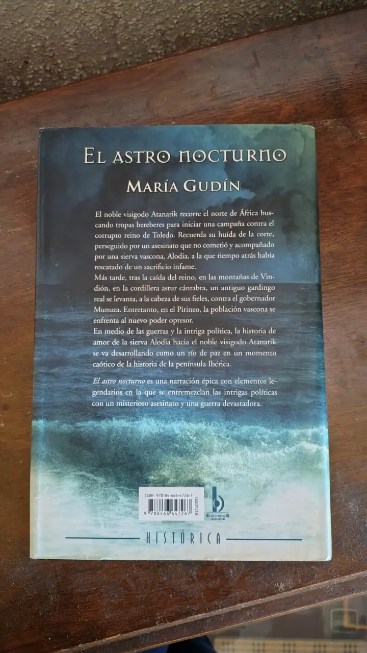 Libro El Astro Nocturno de María Gudín - 2