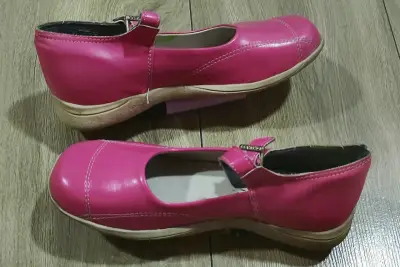Zapatos rosados de niña con hebilla - miniatura 1