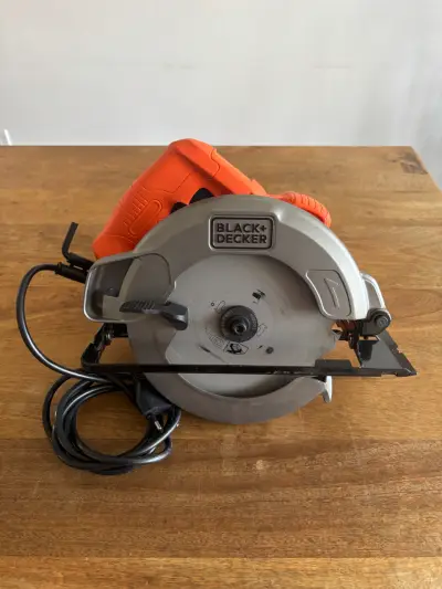Sierra circular Black+Decker 1400W - miniatura 1