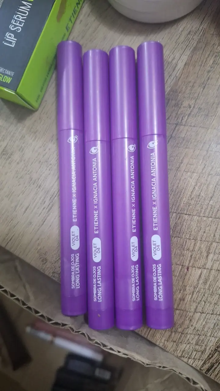 Set de maquillaje Etienne con labiales y sombras - 4