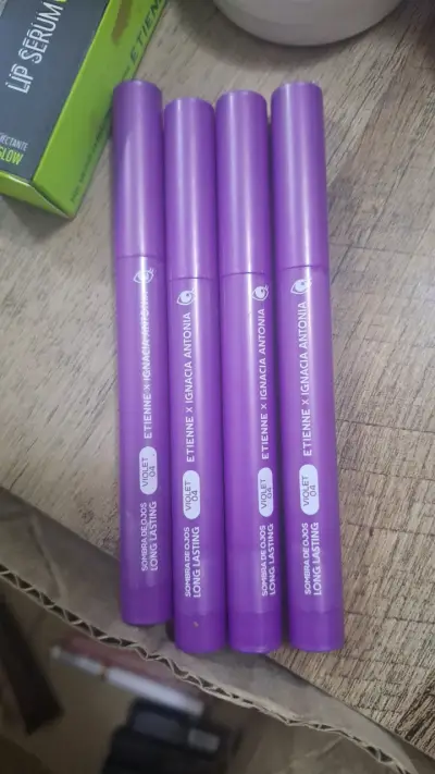 Set de maquillaje Etienne con labiales y sombras - miniatura 4