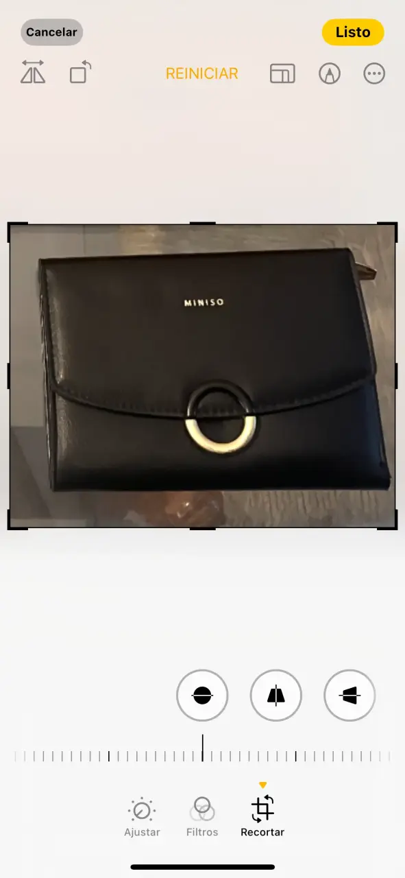 Cartera negra de cuero Miniso con detalle metálico