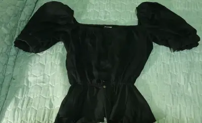 Blusa negra con mangas abullonadas dark coquette - miniatura 1